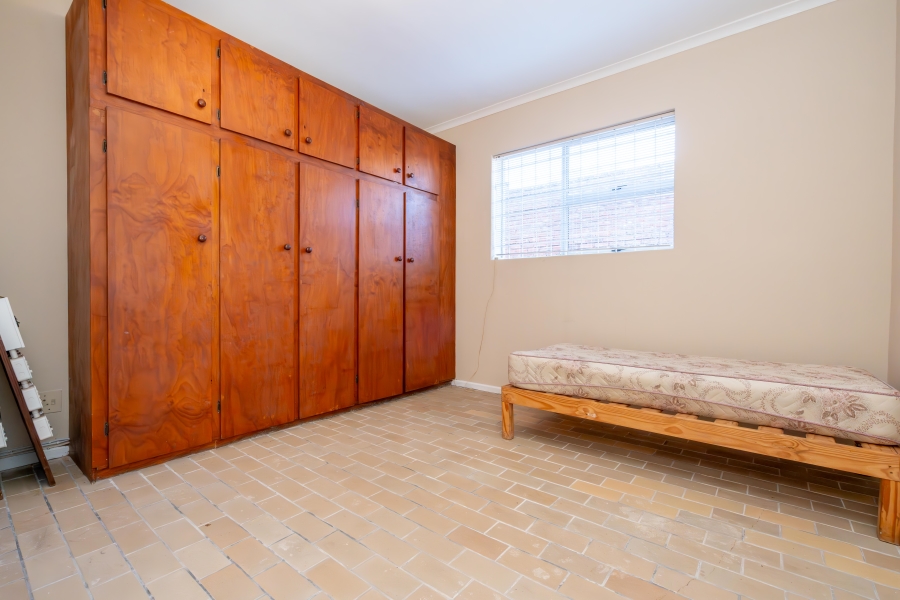 8 Bedroom Property for Sale in Middedorp Western Cape